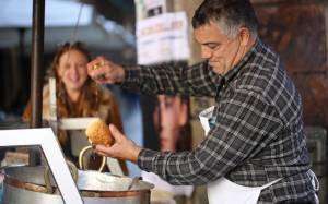 Man preparing nane ca meusa
